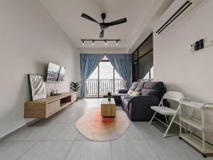 Mykey The Quartz Family Room Netflix Near Jonker