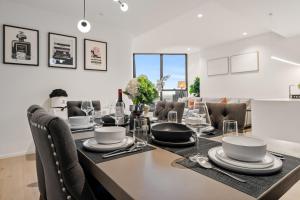 Luxury Sub-Penthouse 3Bed 2Bath 1Carpark