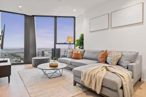 Luxury Sub-Penthouse 3Bed 2Bath 1Carpark
