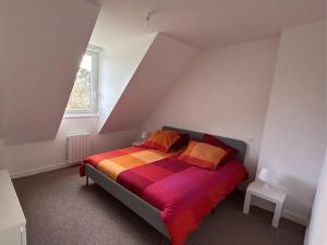 Maison rénovée, vue mer au loin, animaux OK - FR-1-368-475