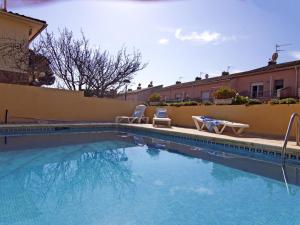 Casa Espaciosa con Piscina Privada y Barbacoa cerca de la Playa de Empúries - HISP-7-32