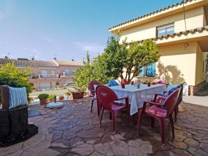 Casa Espaciosa con Piscina Privada y Barbacoa cerca de la Playa de Empúries - HISP-7-32