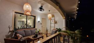 Tropical Oasis-Private access Beachfront kubo