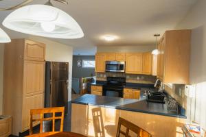 Bright 3BR Upper Suit, 23 min to Jasper NP