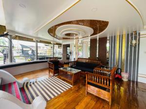 Punjab Adventure Travels Houseboat Alleppey