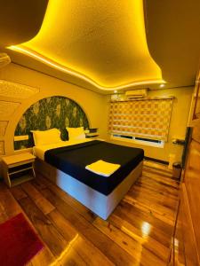 Punjab Adventure Travels Houseboat Alleppey