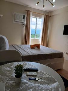 Dumaguete Mountain View Marina Studio - Pool, Gym, WiFi 300 Mbps