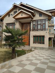 p&qs guest house