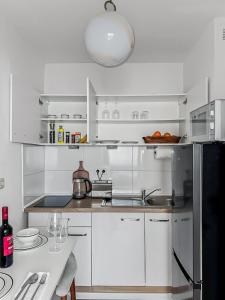 Chic City Apartment, 1BR for 2, Elegant Comfort, City Center