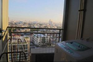 Hive Sathorn SkyCorner Suite, BTS and 7-11 front