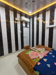 RADHA MADHAV GUEST HOUSE
