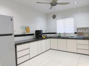 Cozy Homestay 6-10pax Double storey
