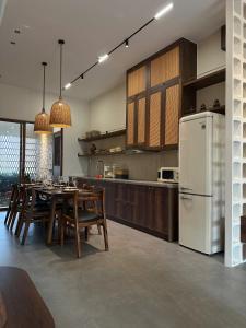Coastline Peak Retreat