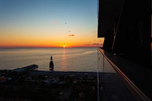 Sea View Apartment In City Center