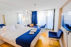 Sea View Apartment In City Center