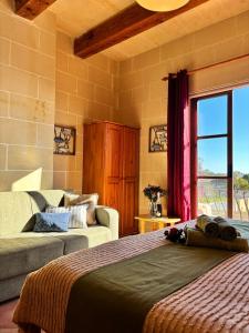 Ta Carmen Farmhouse with pool
