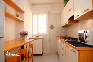 Shopping Center Apartments D08