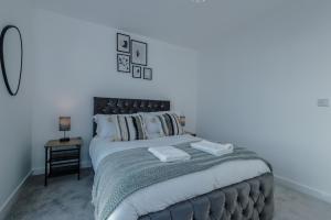 Luxurious 2Bed Apartment, Sleeps 6, 3 beds