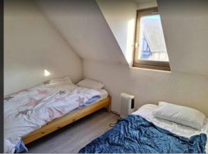 Cottage cosy avec jardin, piscine, tennis et parking