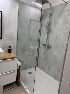 Ideal Cyclistes Km0 Ventoux RDC cour parking