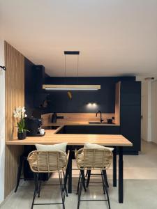 Ideal Cyclistes Km0 Ventoux RDC cour parking