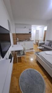 Top Spot Studio