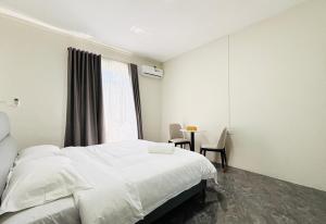 West14 Tamarin Bay