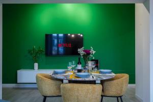 Bright & Stylish Florence Apt 10 from SMN