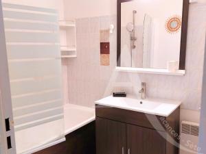 T3 capacite 6 personnes dans residence avec piscine et garage