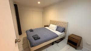 Affordable Private Sleep-Out Room 1 Own Entrance