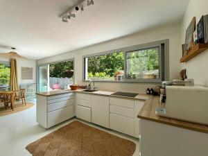 Light-Filled House With Pool In Petit Piquey