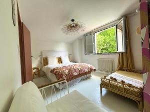 Light-Filled House With Pool In Petit Piquey