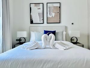 Luxury 2BR Yas Golf Collection Fairways 1