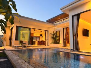 Chareen Pool Villa