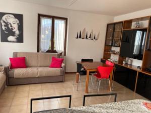 Welcome Traveller La Perla Mario