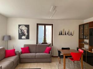 Welcome Traveller La Perla Mario