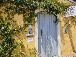 Cardamom Cottage, sleeps 3 and 1 min walk to beach