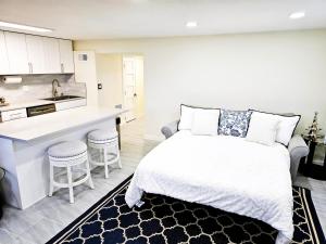 Stylish Denver Apartment Near Downtown Sleeps 4