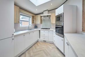 Graceland Lodge with Hot Tub