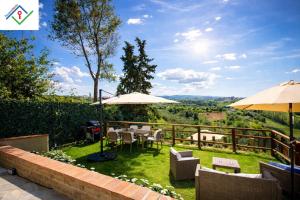 Casale il Petruccaio - Jacuzzi e Vista Panoramica sulle Colline Toscane