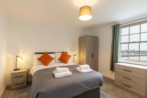 1 Bed Whitehaven Harbour-side Flat with Sea Views