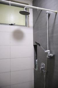 Cozy Modern Studio Apex Prime area City View king bed wifi netflix parkin 1001