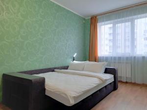 є СВІТЛО, Електрика та Опалення 24-7, Двокімнатна квартира на Садовому з ванною і балконом, є зарядна станція Eco Flow, Мережа Alex Apartments, Цілодоб