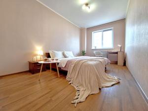 Електрика, СВІТЛО та Опалення 24-7, Двокімнатна квартира на Садовому з ванною і балконом, є зарядна станція Eco Flow, Мережа Alex Apartments, Цілодобо?