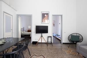 C-44 Historic stairway Authentic charming apartment with aircon in historic building up to 6ppl Newly renovated