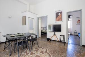 C-44 Historic stairway Authentic charming apartment with aircon in historic building up to 6ppl Newly renovated