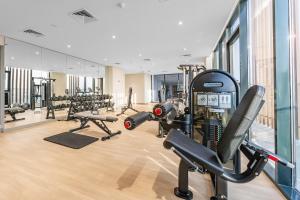 Elegant 1BR Near Downtown Azizi Riviera 3