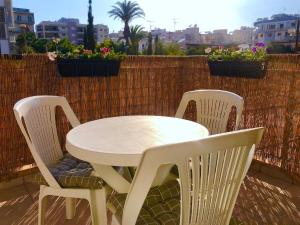 1 bedroom flat, prime location near sea, sleeps 4