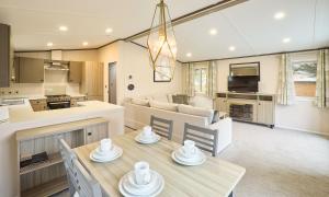 The Beak Lodge with Hot Tub