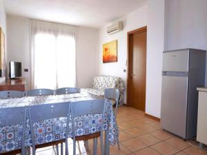 Spacious apartment in Caorle with shared pool
